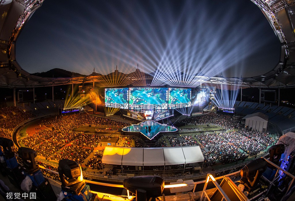 S15淘汰赛遗憾瞬间：Caps落寞的背影。-小艾电竞